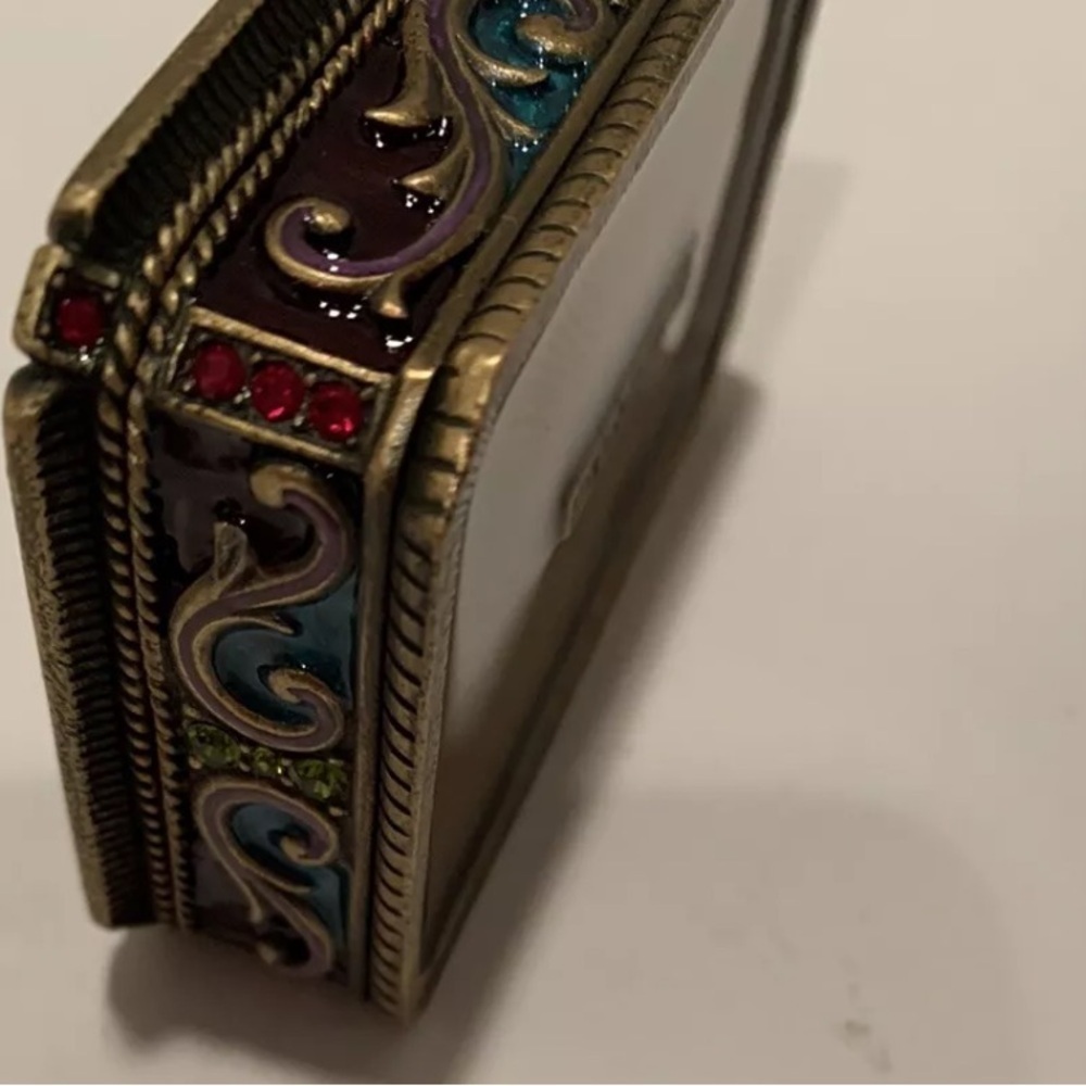 Jay Strongwater Trinket Box with Frame
NEW NEVER USED W/BOX & DUST BAG
5034 - Picture 3 of 5